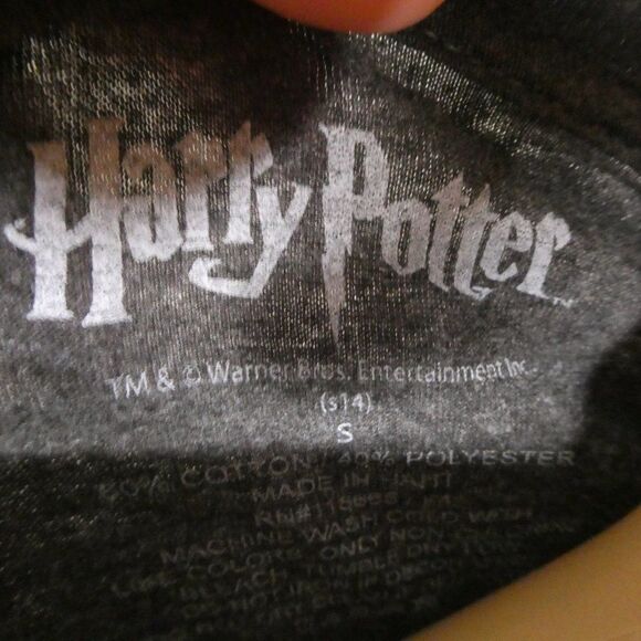 Harry Potter Hogwarts Distressed Graphic T Shirt S - Picture 4 of 9